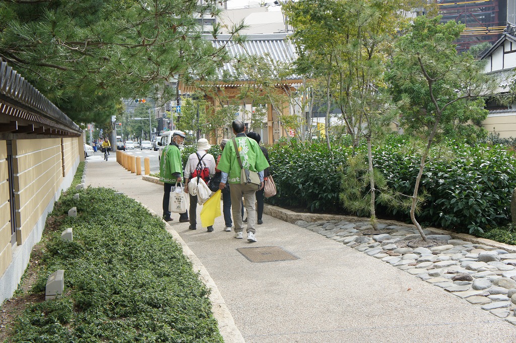 福岡市観光案内ボランティア 緑の法被