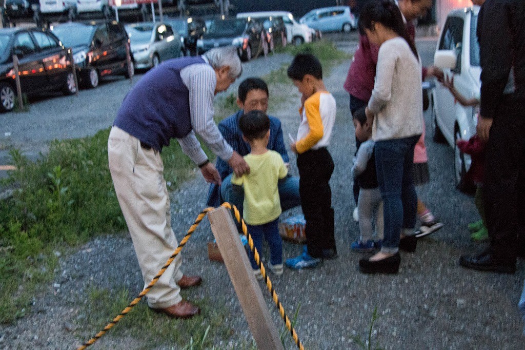 太鼓の練習が終わると、子供たちにご褒美が配られます2