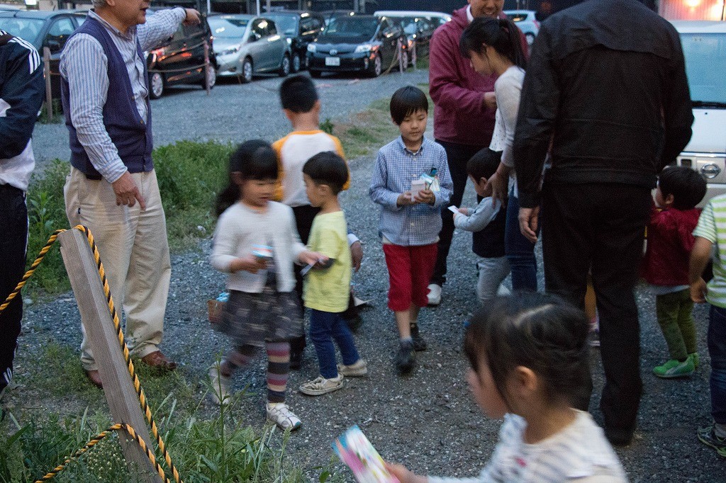 太鼓の練習が終わると、子供たちにご褒美が配られます1