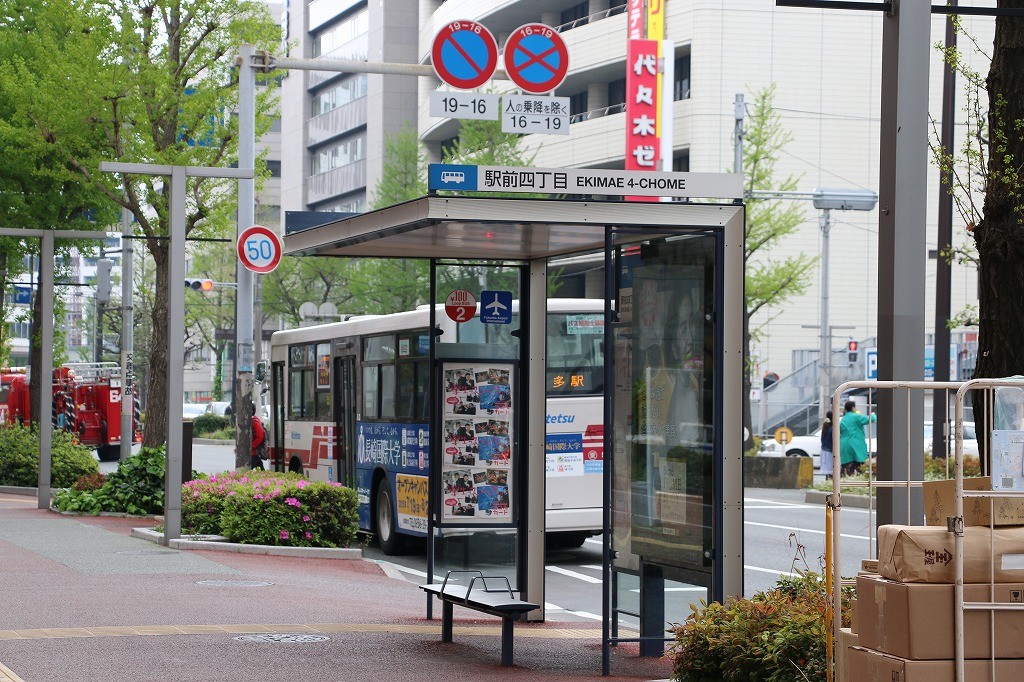 駅前四丁目のバス停